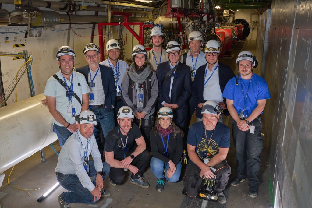 Part of the team coordinating and carrying out the work of the third long shutdown (LS3), with Mark Thomson, CERN Director-General (centre), Oliver Brüning, Director for Accelerators and Technology (second from right), Markus Zerlauth, HiLumi LHC Project Leader (third from right), and Jean-Philippe Tock, Head of the LS3 Coordination Team (third from eft). (Image: CERN)